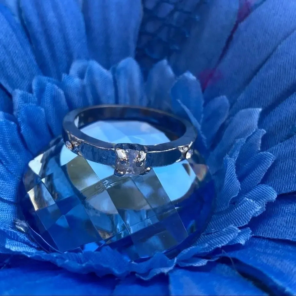18K Silver-Plated CZ Solitaire Ring with CZ Accent Sides Classic Fashion New